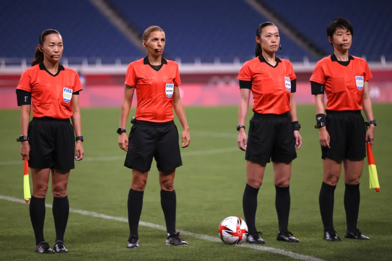 Qatar 2022 ya hizo historia: seis árbitras fueron designadas para el mundial.